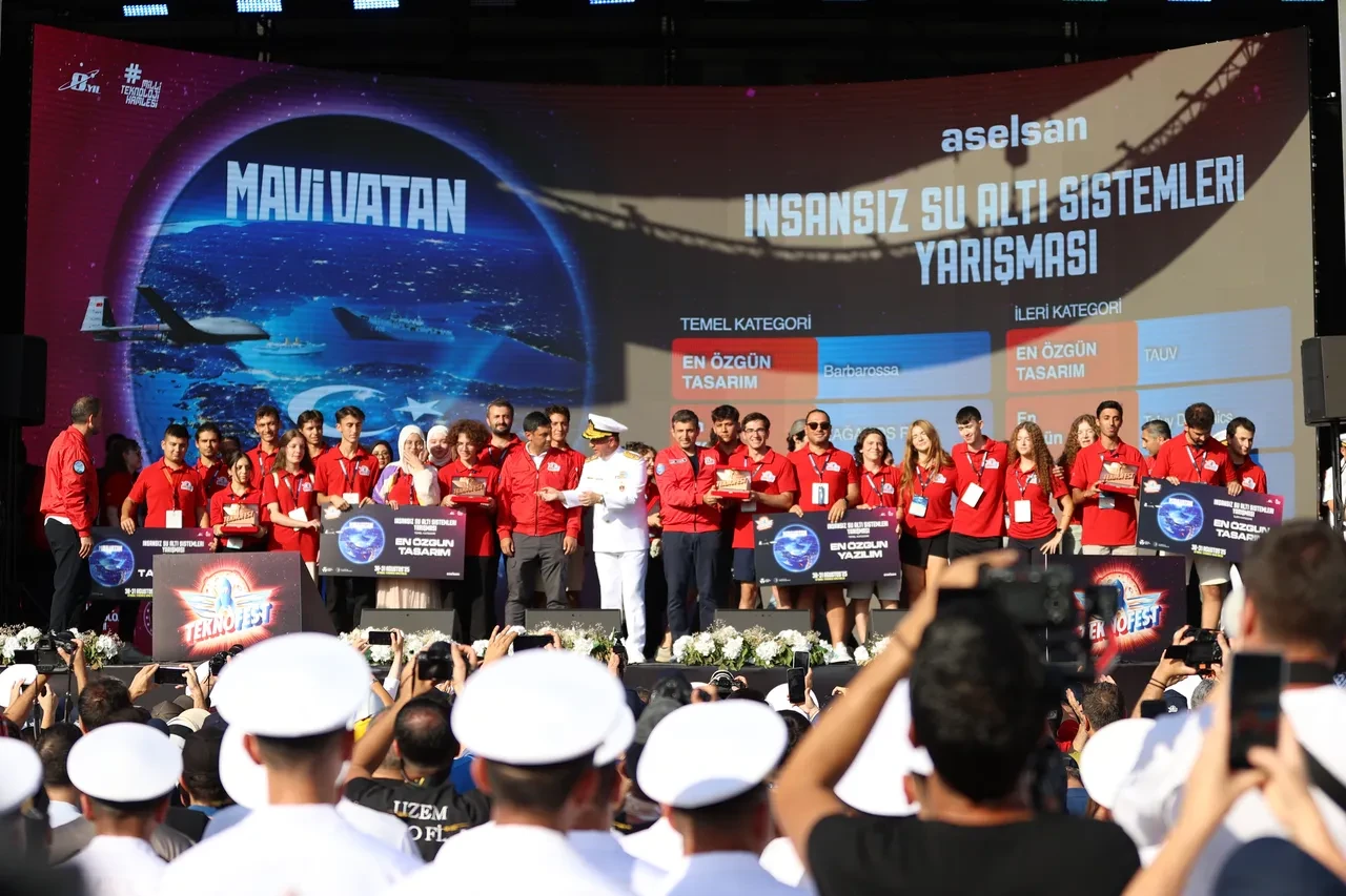 İstanbul Tersanesi'nde TEKNOFEST Mavi Vatan heyecanı: Ödüller sahiplerini buldu