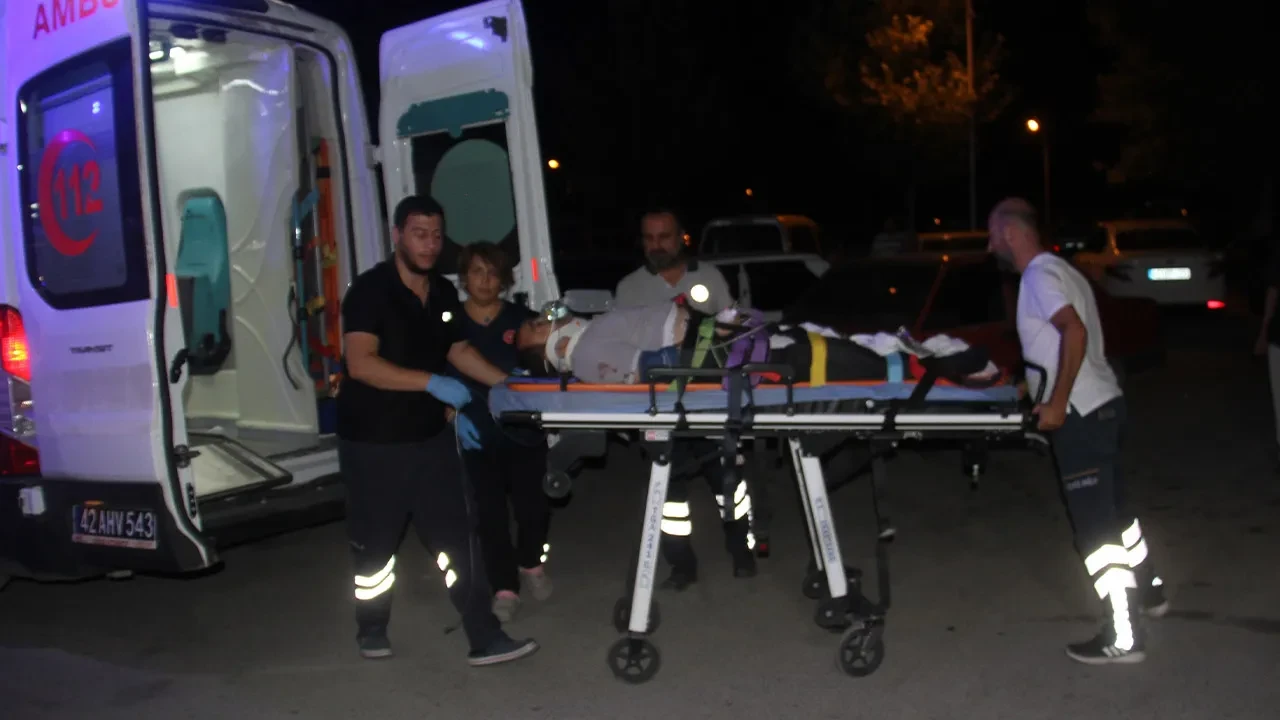 Konya'da iki otomobil çarpıştı: 2'si ağır 4 yaralı