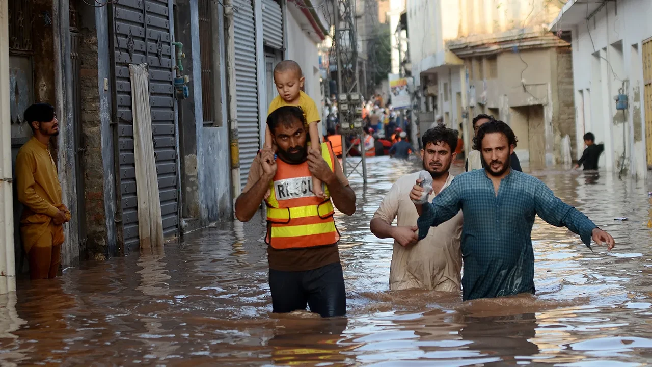 Pakistan'daki sel felaketinde açıklanan can kaybı felaketin boyutunu gösterdi! Hindistan'a ağır suçlama