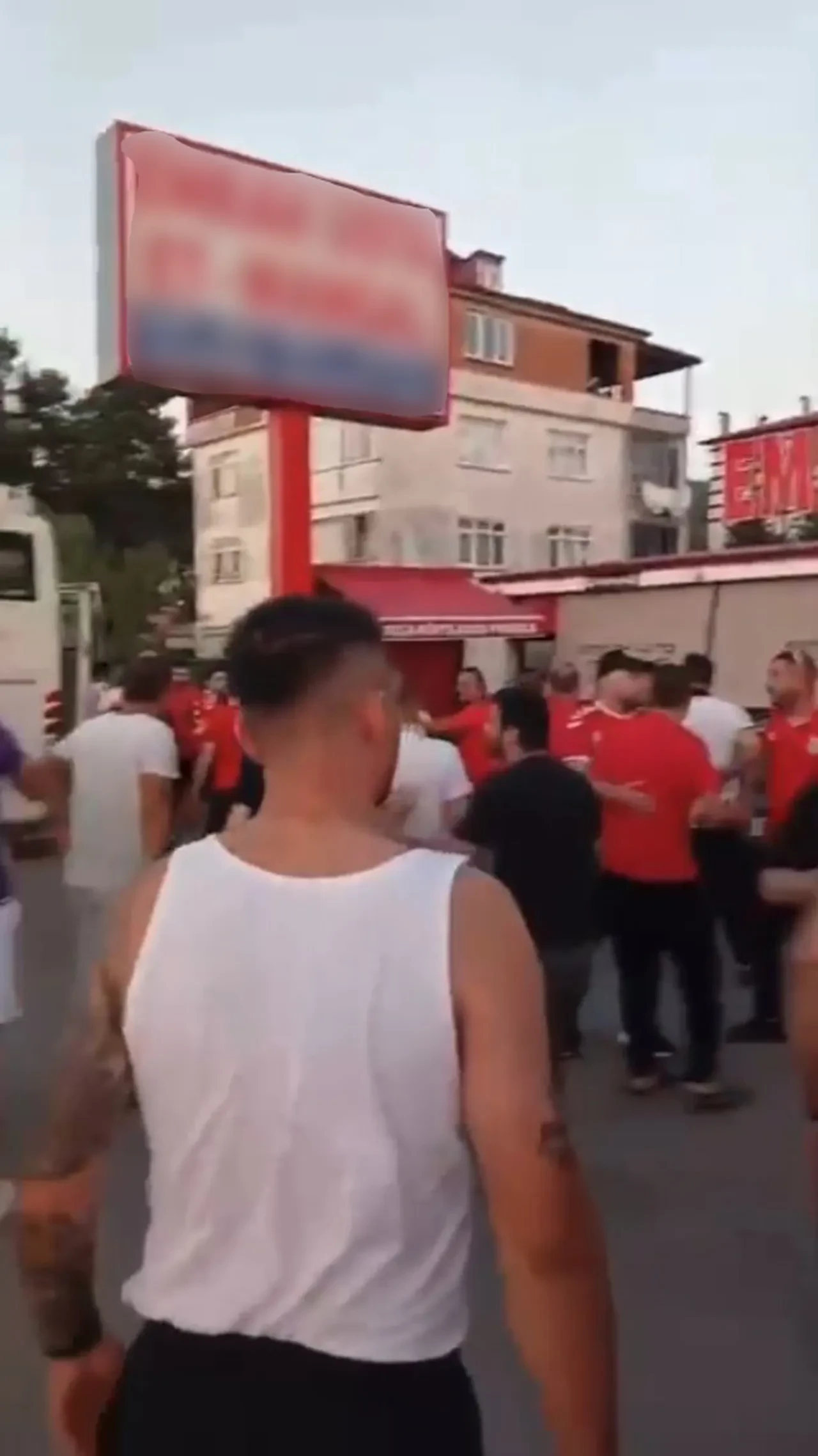 Samsunspor taraftarlarının mola verdiği restoranda silahlı kavga: 1'i ağır 4 yaralı