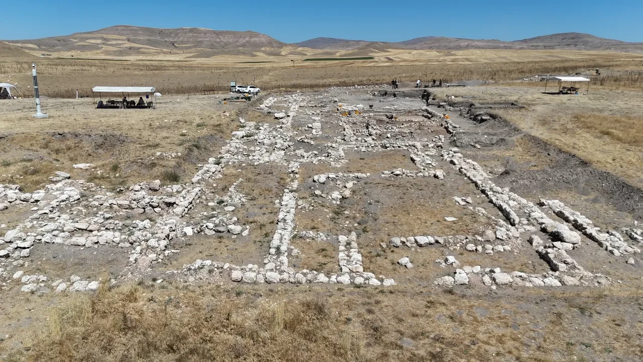 Sivas'ta ilginç keşif! 4 bin yıllık şehrin altından çıktı