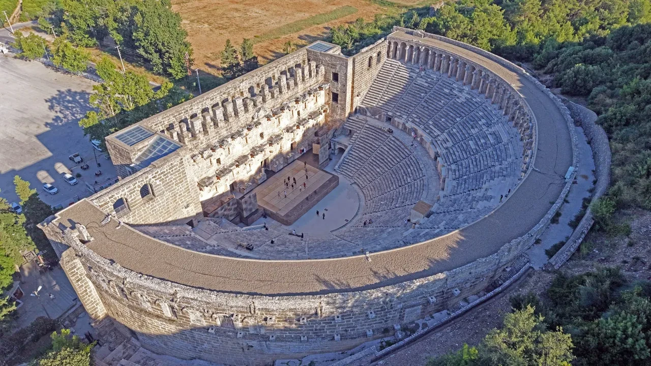 Antalya turizmde yine rekor tazeledi: Bir günde akın ettiler