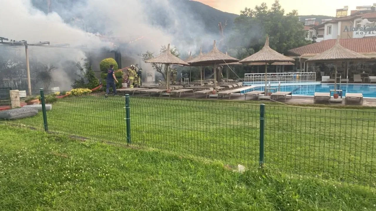 Balıkesir'de otel yangını! Alevler kısa sürede esir aldı