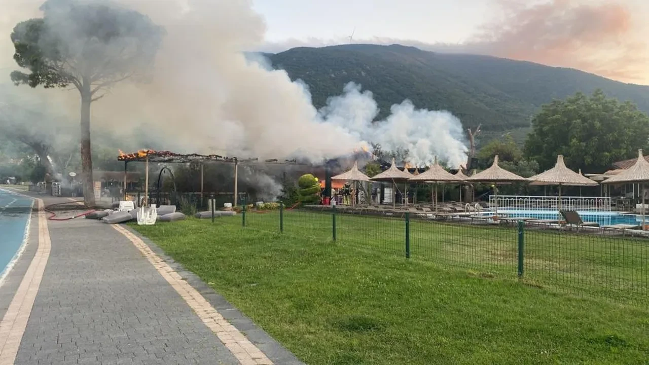 Balıkesir'de otel yangını! Alevler kısa sürede esir aldı