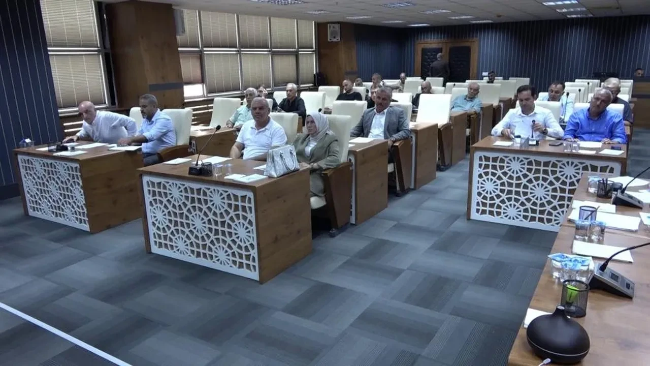 Belediyede İHA muhabirine yumruklu saldırı! Haber görüntülerini silmeye çalıştılar