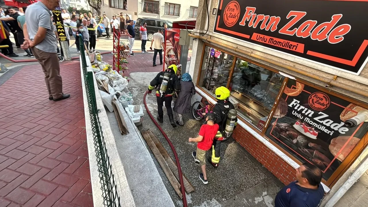 Bolu'da 5 katlı apartmanda yangın! Alevler odaları sardı