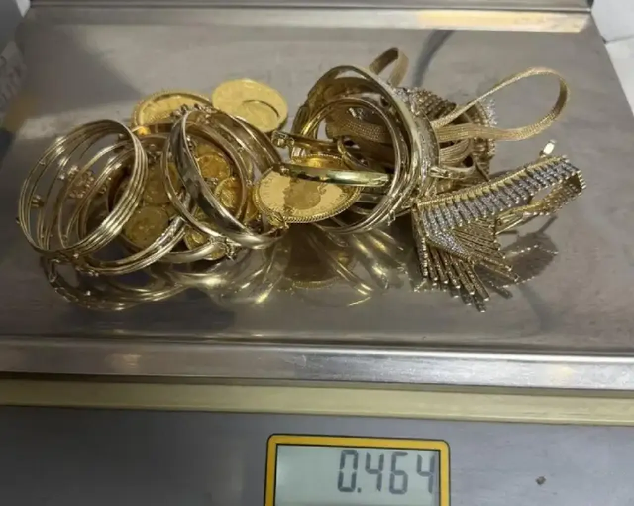 Bu kez yastık altından değil, koltuk altından çıktı! 2 milyon TL değerinde altın böyle fark edildi