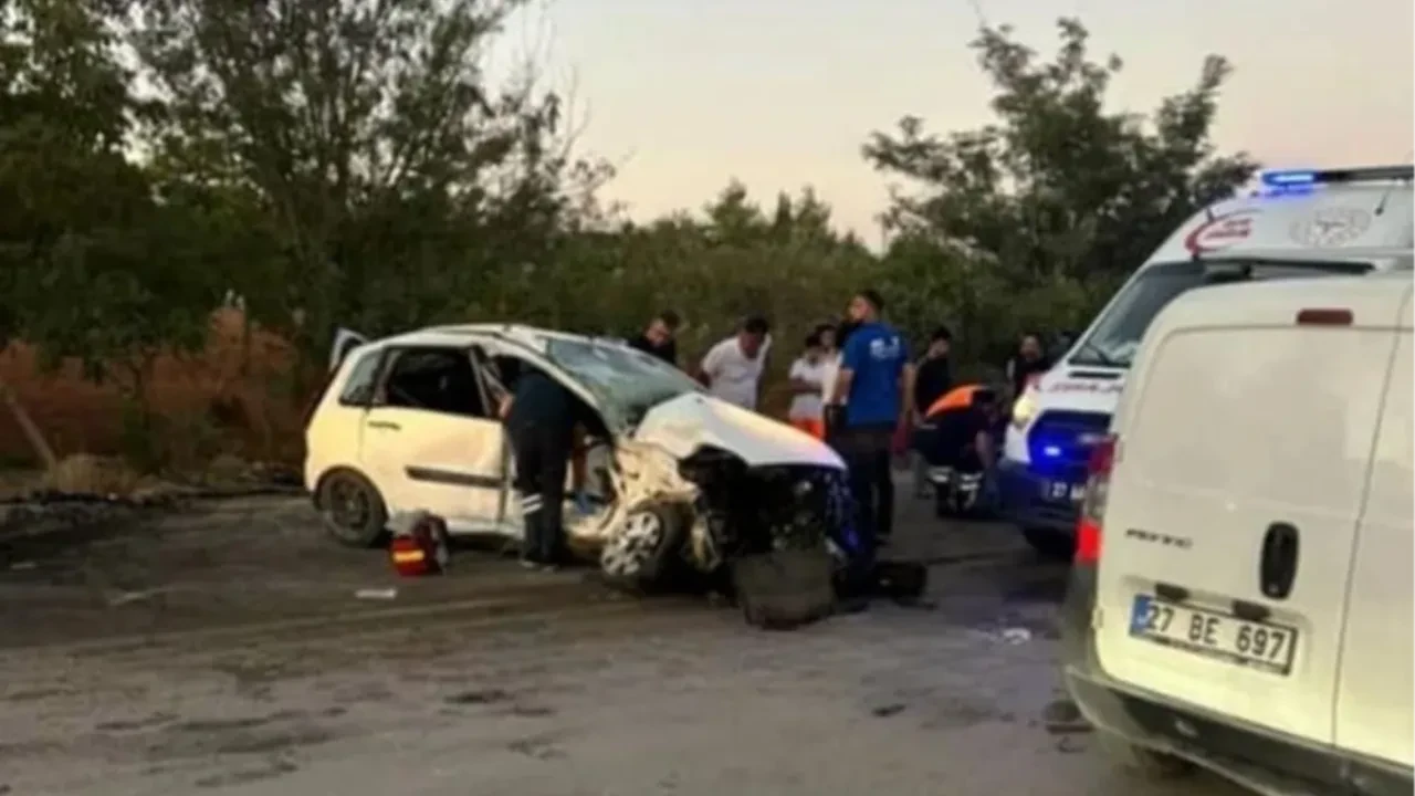 Gaziantep'te feci kaza! 2 otomobil kafa kafa girdi: Ölü ve yaralılar var