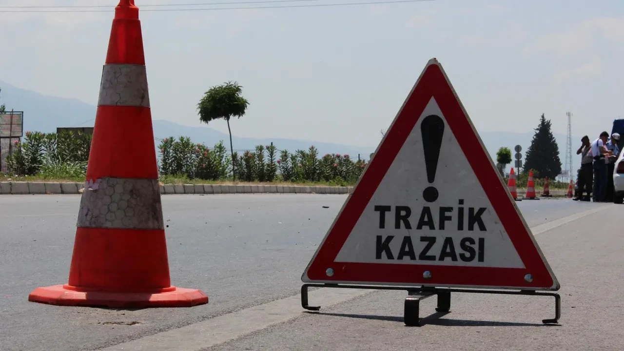 Gaziantep'te feci kaza! 2 otomobil kafa kafa girdi: Ölü ve yaralılar var