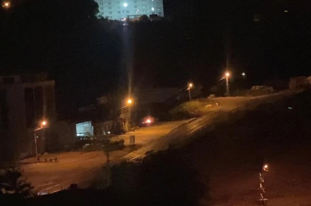 Ünye’de çöp konteyneri alev aldı: Yangın binaya sıçramadan söndürüldü