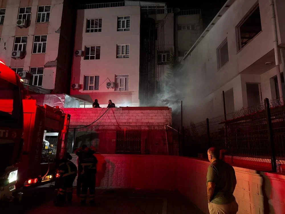 Adıyaman’da bina yangını paniğe yol açtı