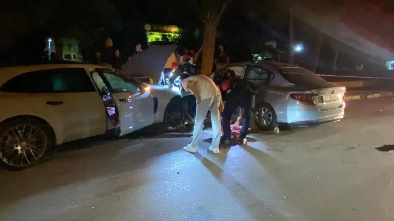 Kocaeli, Kartepe’de iki otomobilin çarpıştığı kazada 4 kişi yaralandı