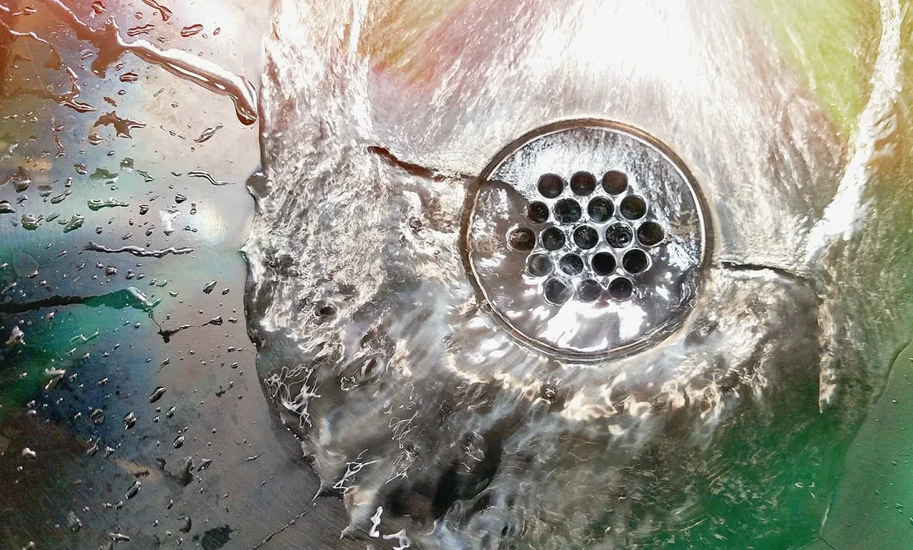 Kötü kokan giderlere kesin çözüm! Sadece 3 malzemeyle, 10 dakikada kurtulun