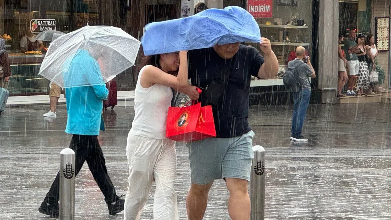 Meteoroloji 2 bölgeyi uyardı: 9 ilde sağanak bastıracak