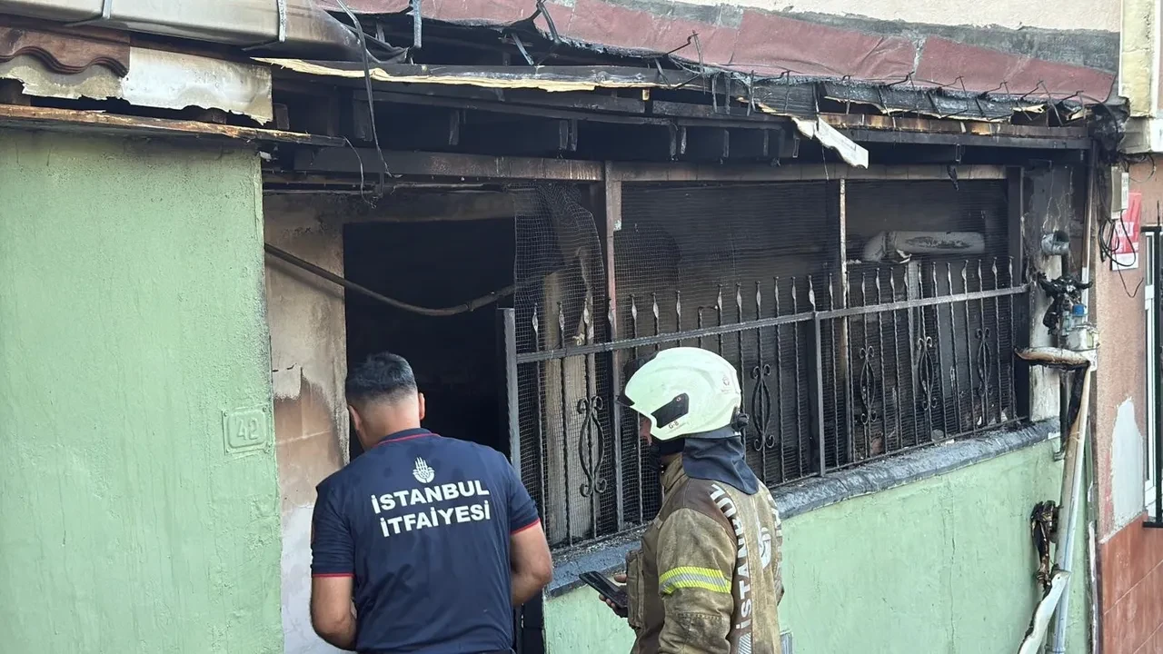 Sarıyer'de gecekondu yangını! 2 kardeş evde mahsur kaldı