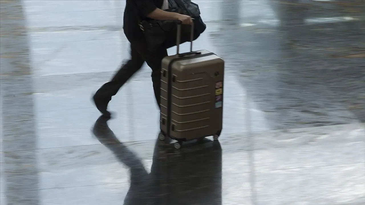 Yolcu otobüsünde akılalmaz olay! Valizden çocuk çıktı