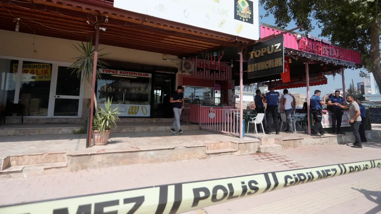 Antalya'da akılalmaz soygun! Kuyumcudan 750 bin liralık altın çaldı