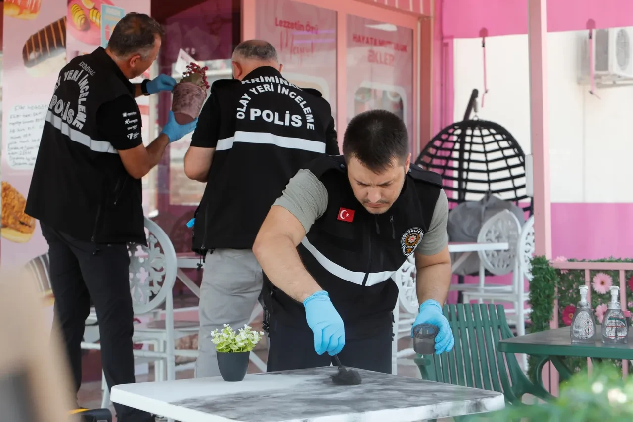 Antalya'da akılalmaz soygun! Kuyumcudan 750 bin liralık altın çaldı