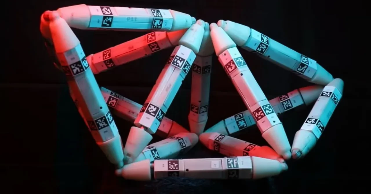 Arkadaşlarını "yiyerek" güçlenen akıllı robot geliştirildi: İşte ürküten anlar