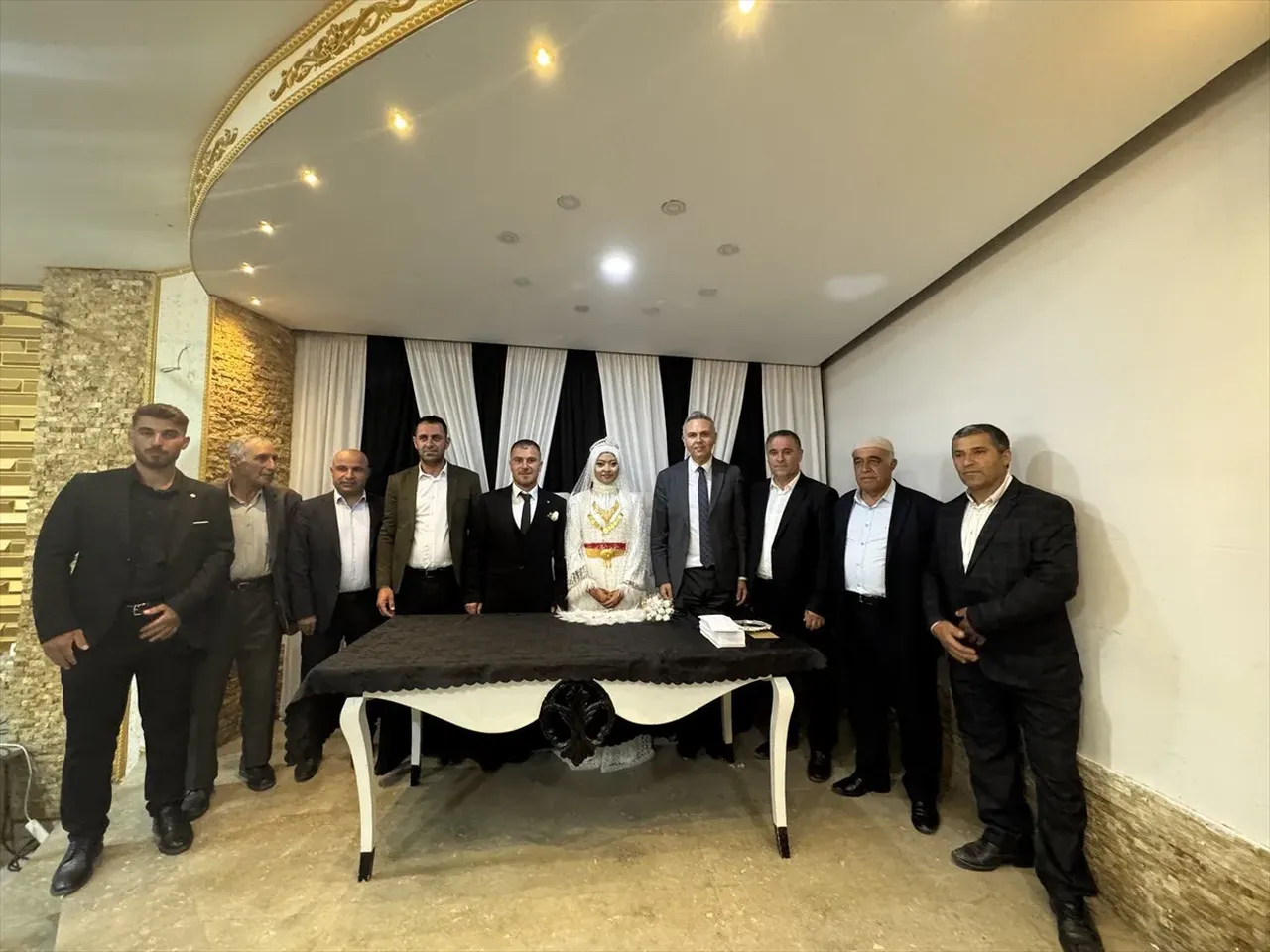 Aşk engel tanımıyor! Endonezya'dan tatile geldi, Hakkari'ye gelin gitti