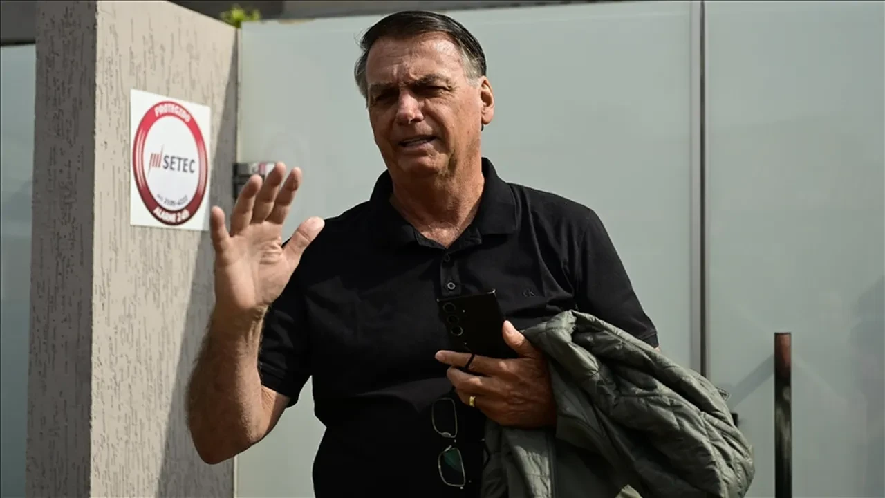 Darbeyle suçlanan Brezilya'nın eski lideri Bolsonaro'ya hapis cezası