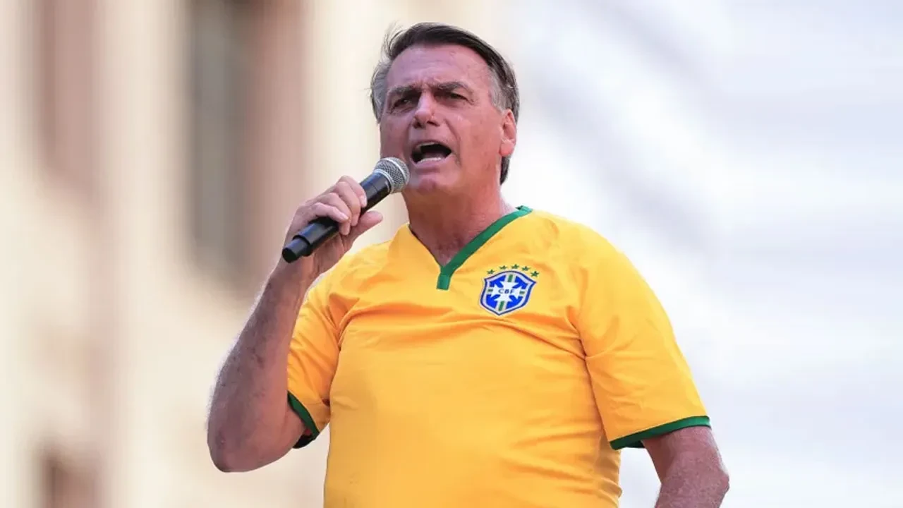 Darbeyle suçlanan Brezilya'nın eski lideri Bolsonaro'ya hapis cezası