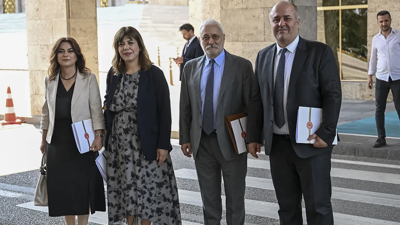 DEM Parti'nin komisyondaki ilk talepleri belli oldu: Demirtaş'a tahliye, Öcalan'a umut hakkı