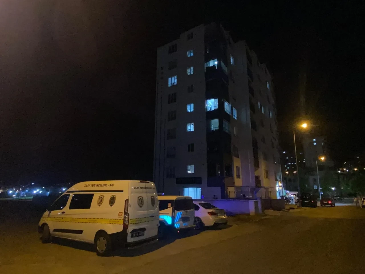 Dolaptaki eşyalarının yerinin değişimine kızan abla, kardeşini bıçakladı