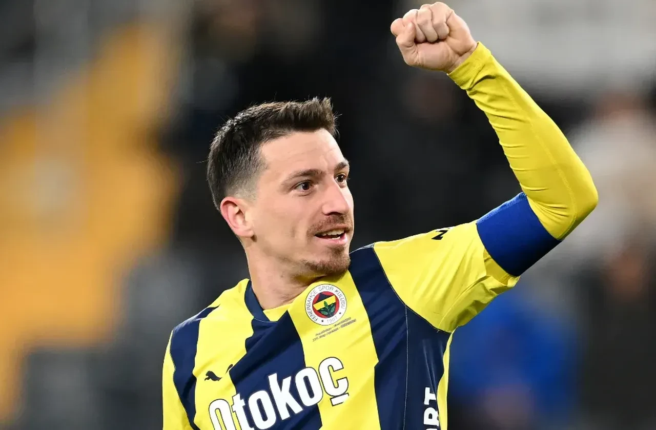 Fenerbahçe'de yeni kaptanlar belli oldu! Mourinho'dan sürpriz karar