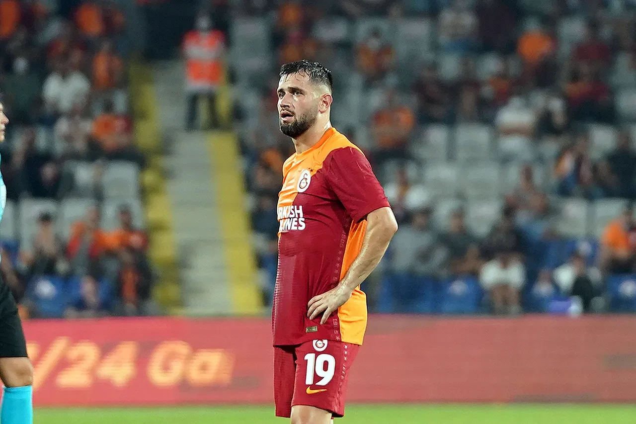Galatasaray'ın eski futbolcusu Ömer Bayram İstanbul ekibine transfer oldu
