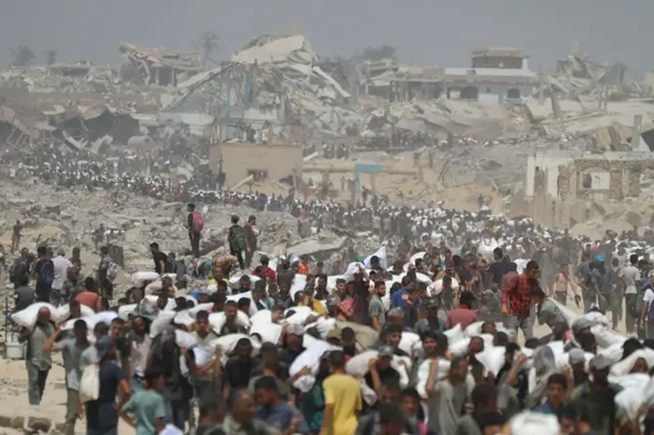 Gazze'de açlık büyüyor! Yardım paketlerinden küflü ekmek çıktı