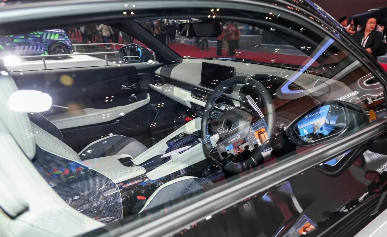 Honda efsanesi hibrit versiyonuyla görücüye çıktı! Lansman rengi simsiyah 