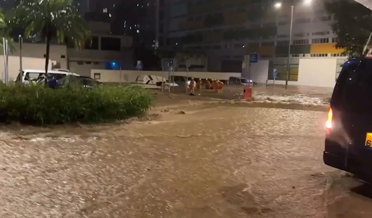 Hong Kong'da 'siyah alarm', eğitime ara verildi, uyarılar peş peşe geldi