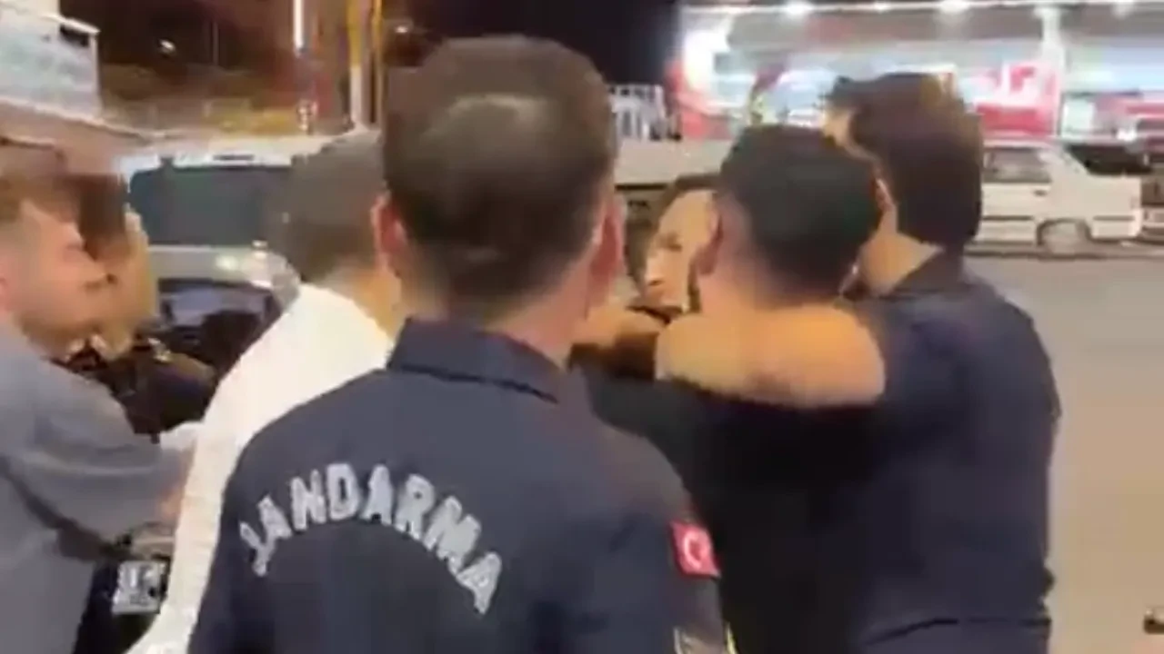 İzmir'de jandarma ekiplerine saldırdılar: 'Seni sivilken öldürürüm'
