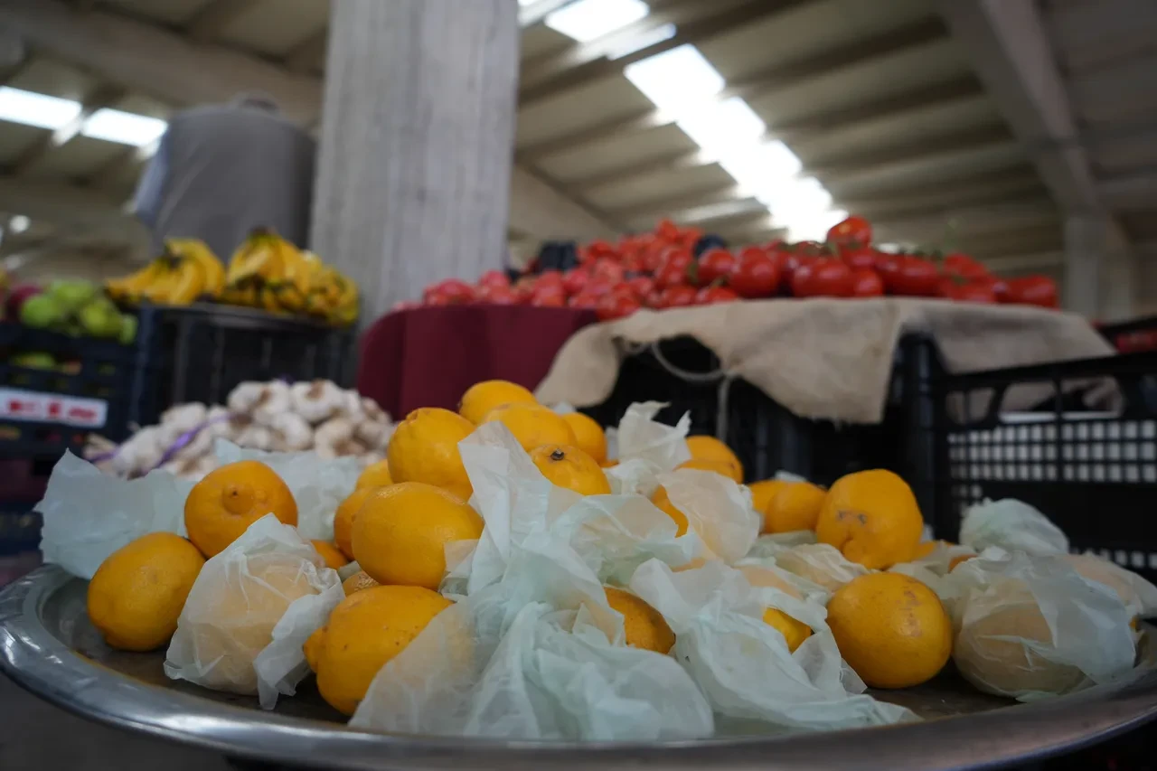 Limon fiyatları uçtu, vatandaşın çay keyfi kaçtı! 'Altın gibi oldu, düğünlerde limon takacağız'