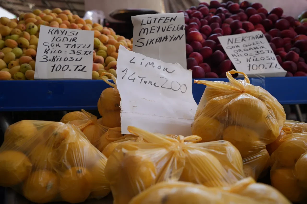 Limon fiyatları uçtu, vatandaşın çay keyfi kaçtı! 'Altın gibi oldu, düğünlerde limon takacağız'