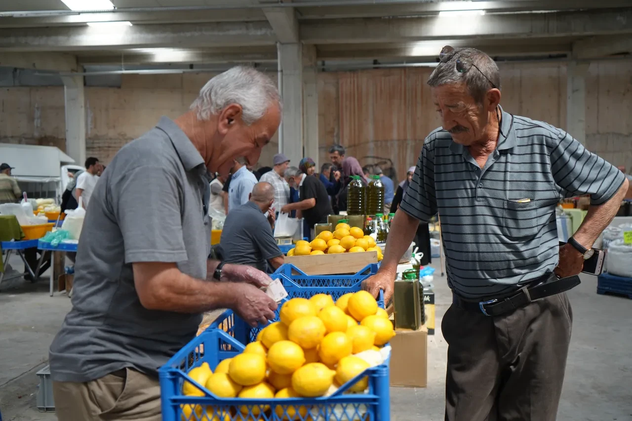 Limon fiyatları uçtu, vatandaşın çay keyfi kaçtı! 'Altın gibi oldu, düğünlerde limon takacağız'
