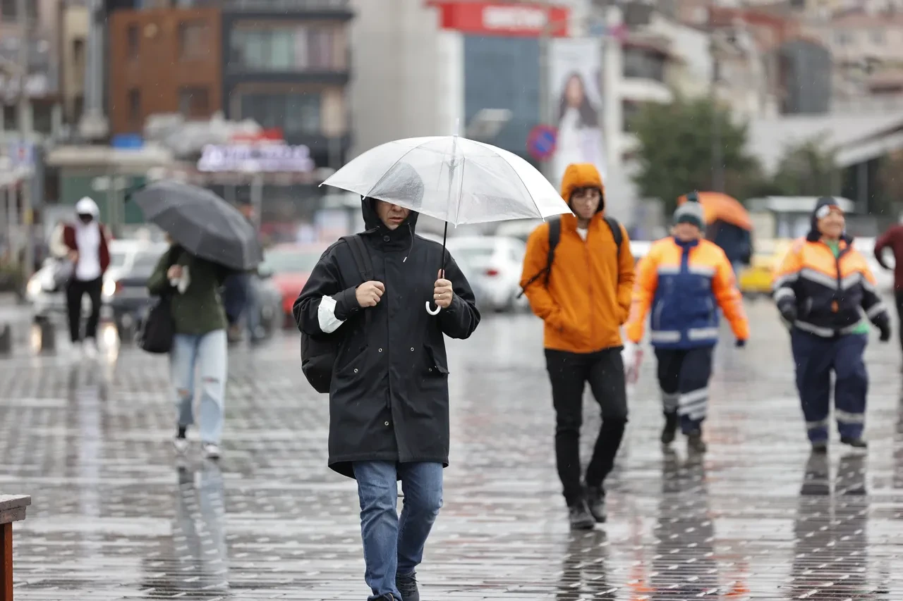 Meteoroloji tarih verdi: İstanbul'a sağanak geliyor! Şemsiyeleri hazırlayın