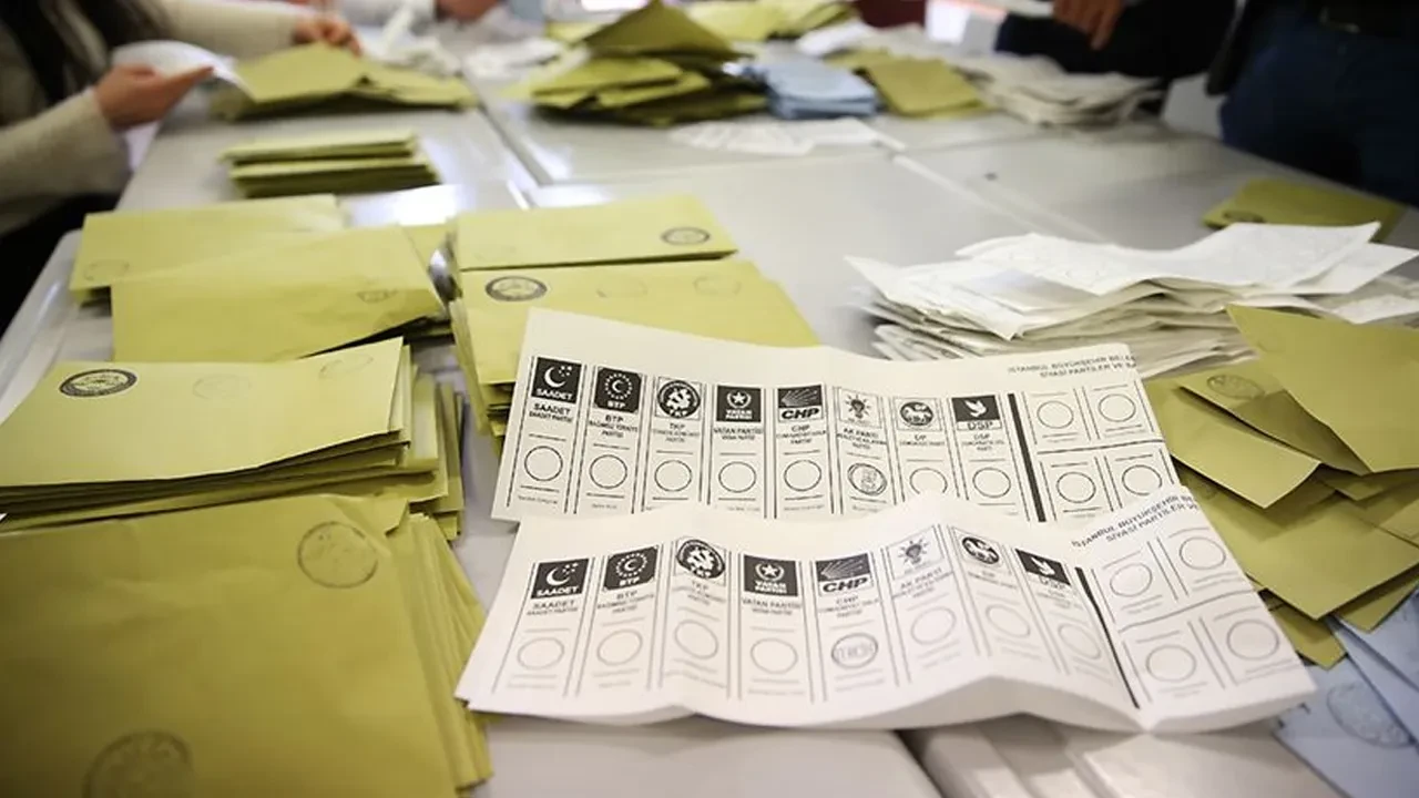 Siyasete yeni bir ittifak mı geliyor? Partilerin isimlerini sayıp açıkladı: Saflar oluşacak