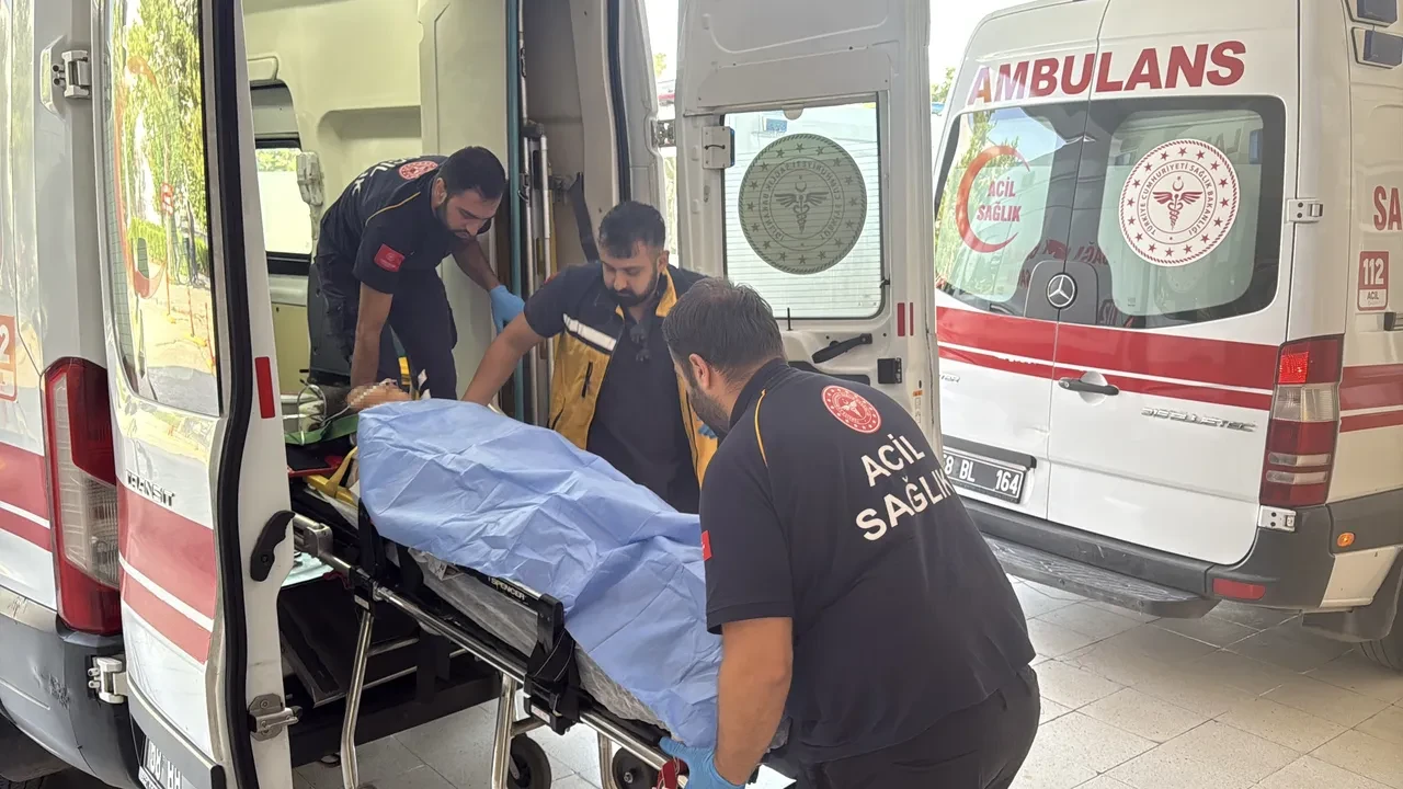 Tarım işçilerini taşıyan minibüs uçuruma yuvarlandı! Ölü ve yaralılar var