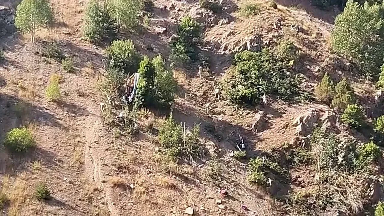 Tarım işçilerini taşıyan minibüs uçuruma yuvarlandı! Ölü ve yaralılar var