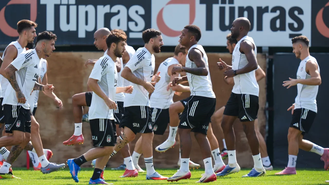Beşiktaş'ta büyük şok! Yıldız isim kadrodan çıkarıldı