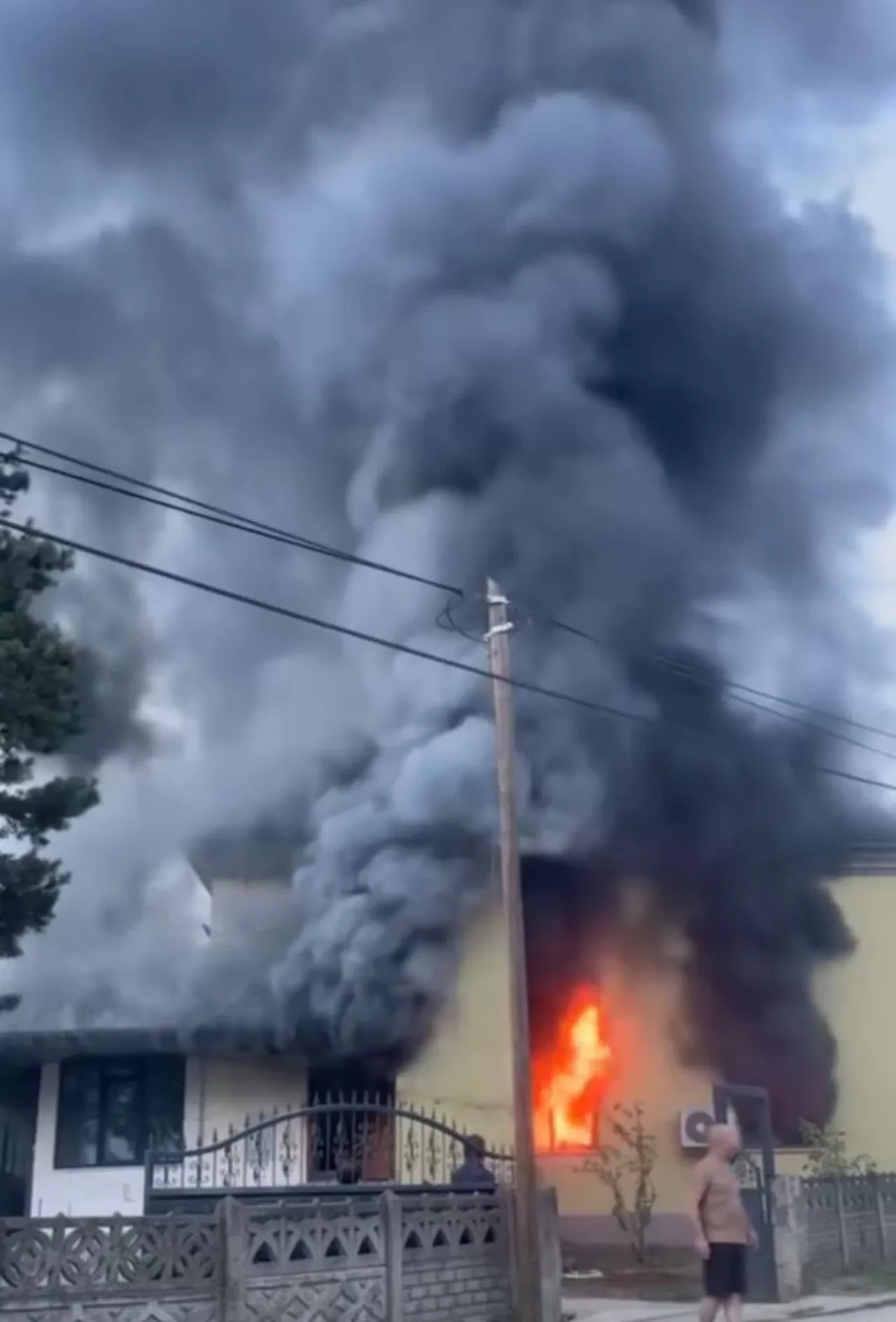 Düzce'de cami alev alev yandı! Namaza gelen cemaat şoku yaşadı