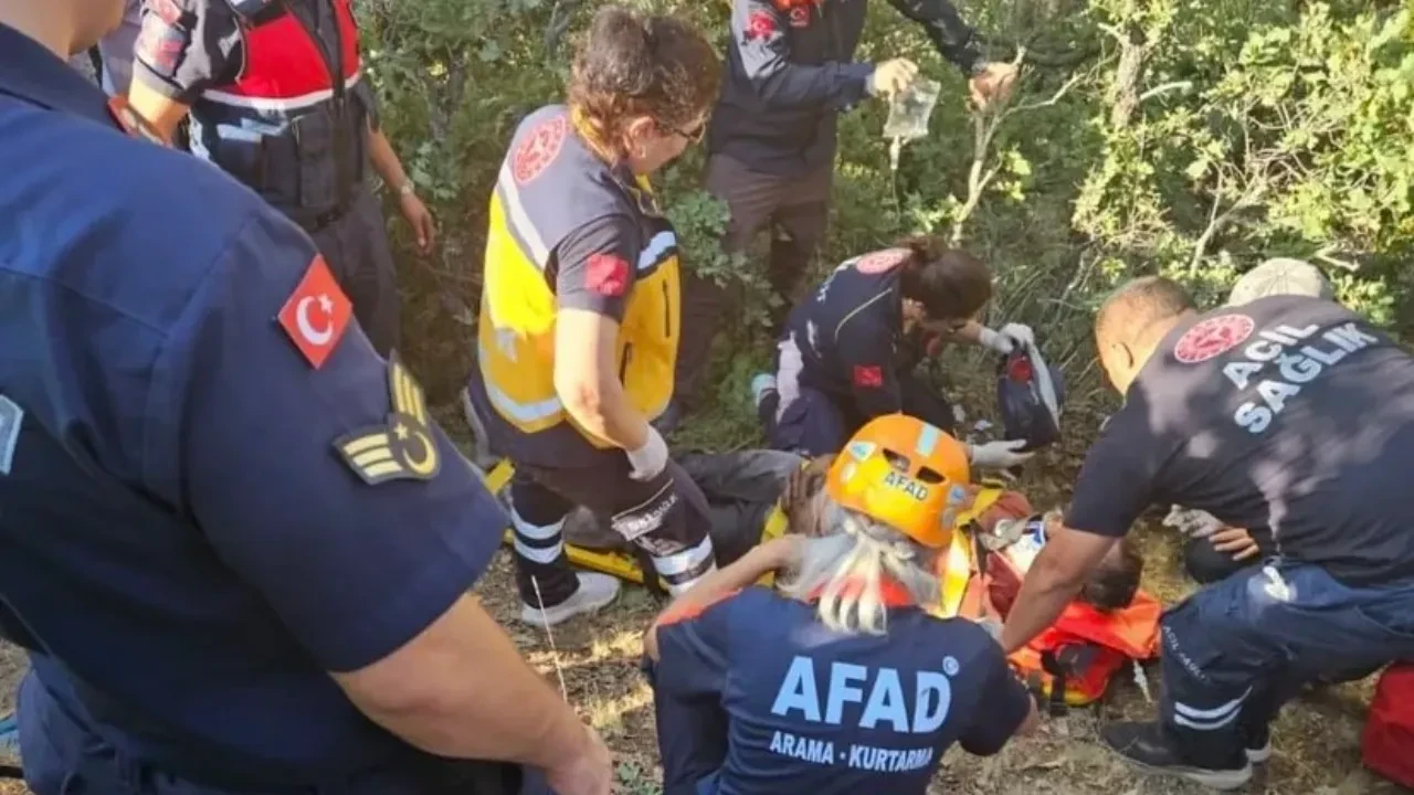 Eskişehir'de beton mikseri şarampole uçtu: AFAD ekipleri seferber olarak sürücüyü böyle çıkarttı!