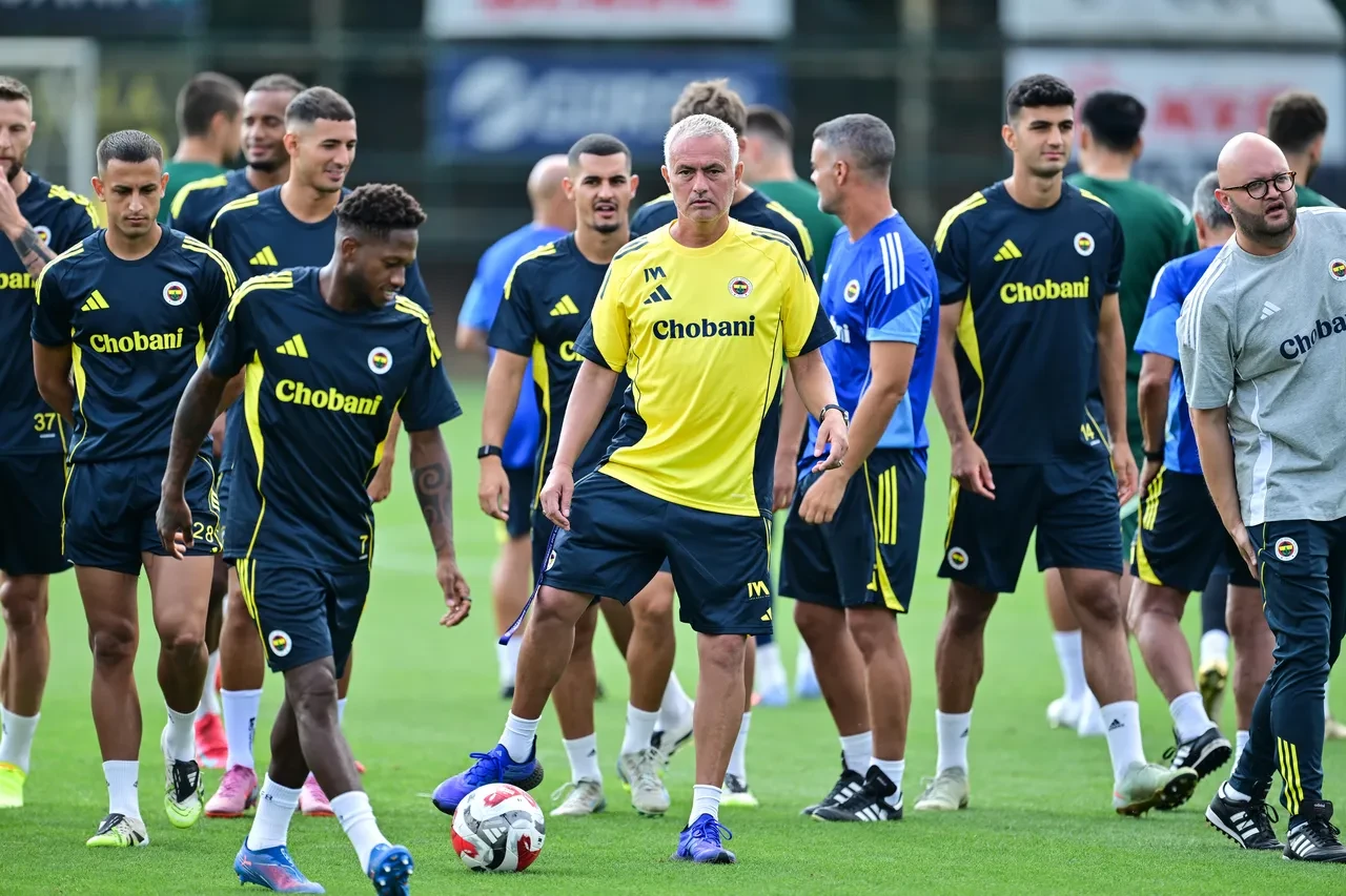 Fenerbahçe'nin rakibi Feyenoord! Şampiyonlar Ligi hayali için ilk sınav