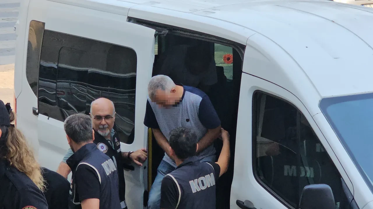 Güpegündüz define avı! 4 kişi kıskıvrak yakalandı