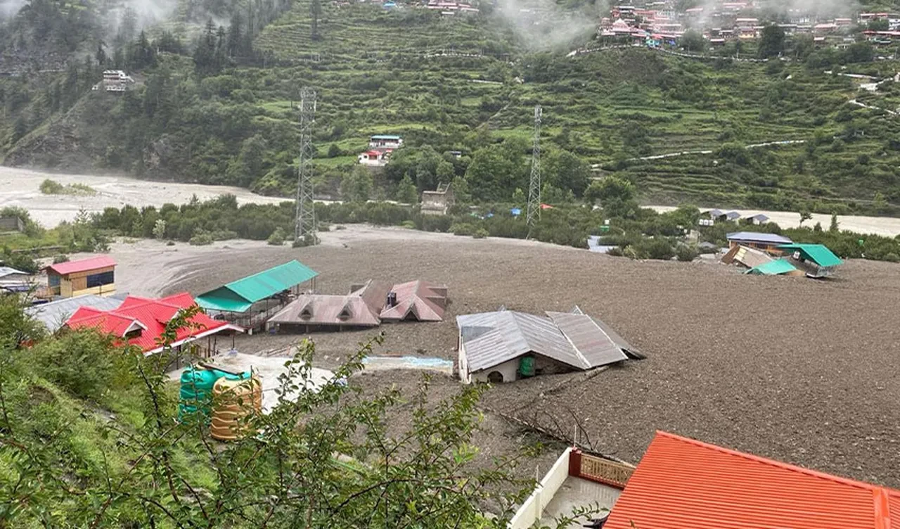 Hindistan'da sel felaketi! Can pazarına ordu el attı: Yüzlerce kişiyi arama çalışması sürüyor