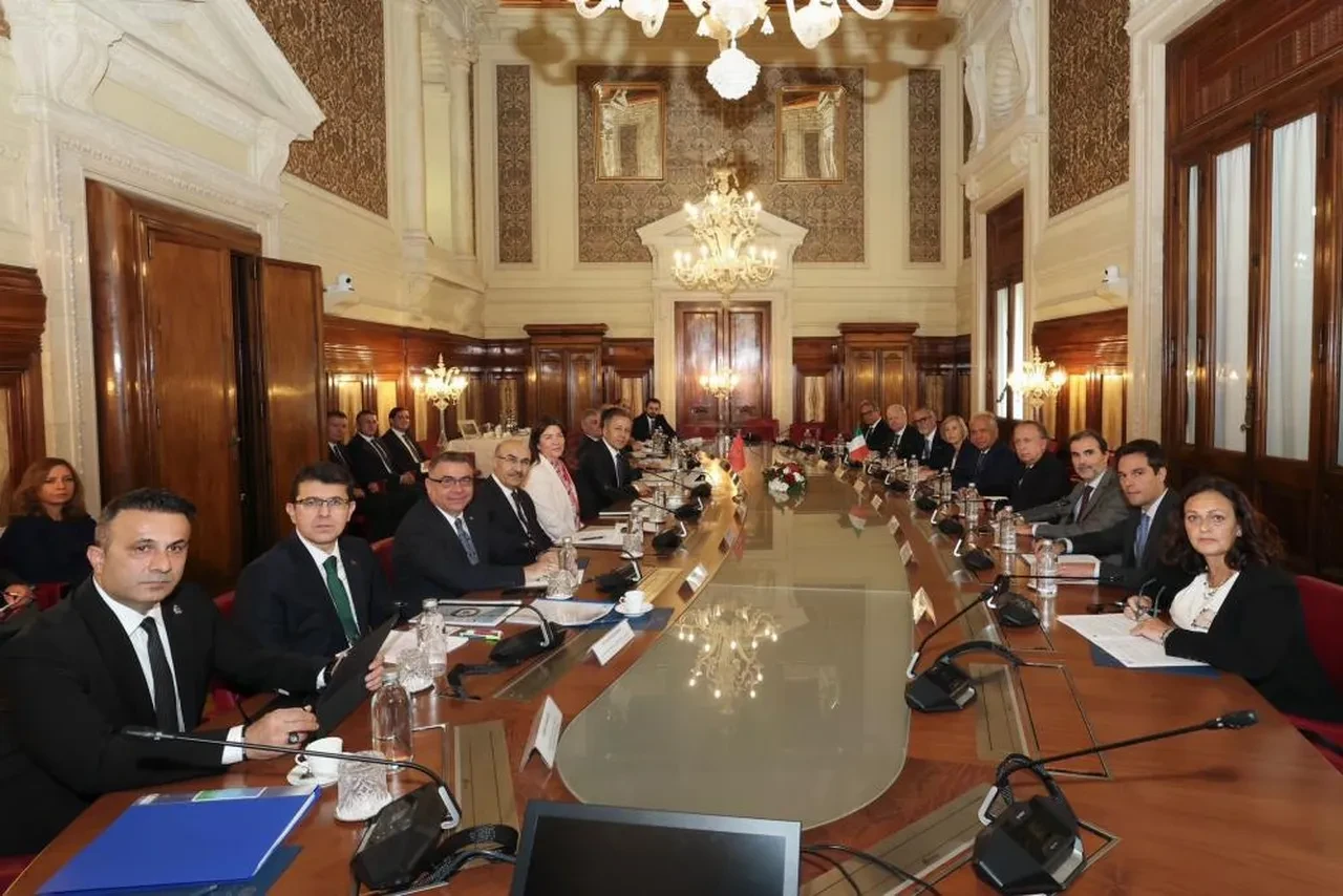 İçişleri Bakanı Ali Yerlikaya İtalya'da mevkidaşıyla görüştü