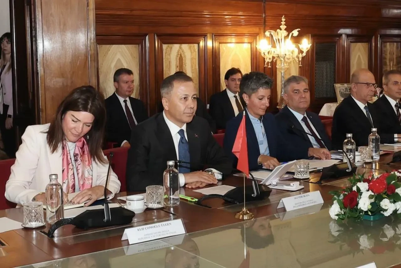 İçişleri Bakanı Ali Yerlikaya İtalya'da mevkidaşıyla görüştü