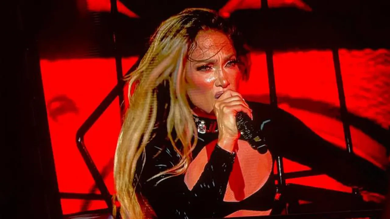 İstanbul'da Jennifer Lopez rüzgarı! Sahne şovlarıyla hayran bıraktı